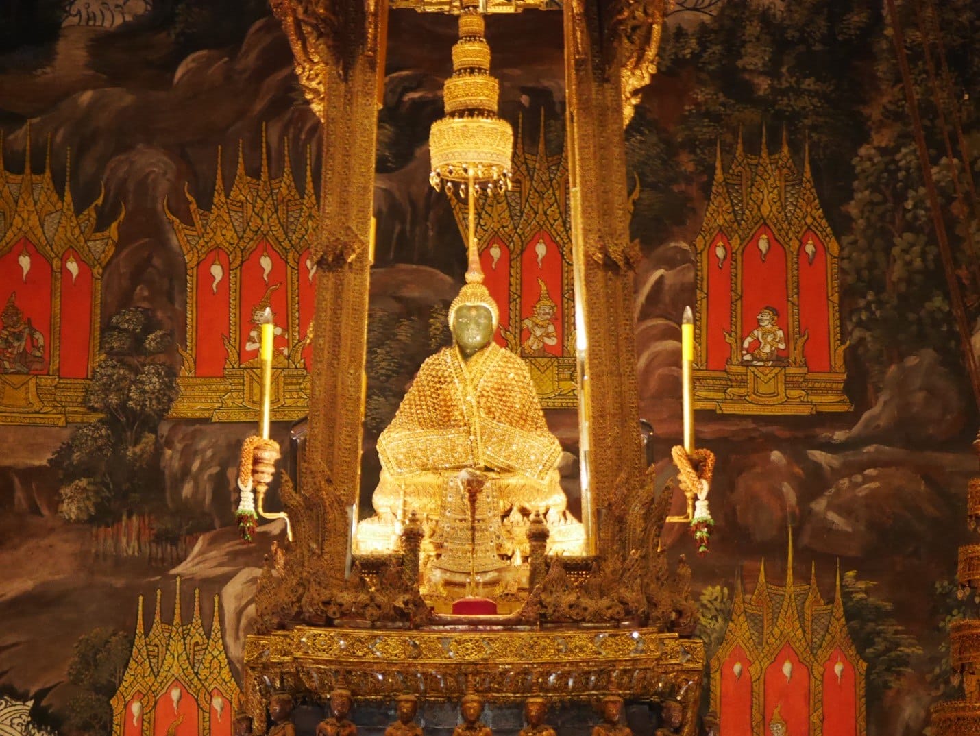 The Emeral Buddha statue at Wat Pra Kaew, Thailand